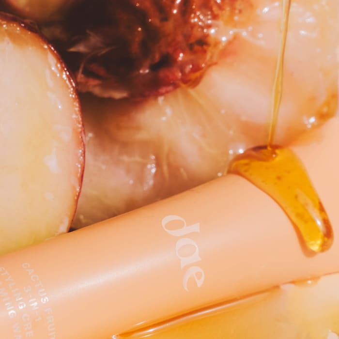 dae 3-in-1 Styling Cream with Taming Wand limited edition Desert Peach